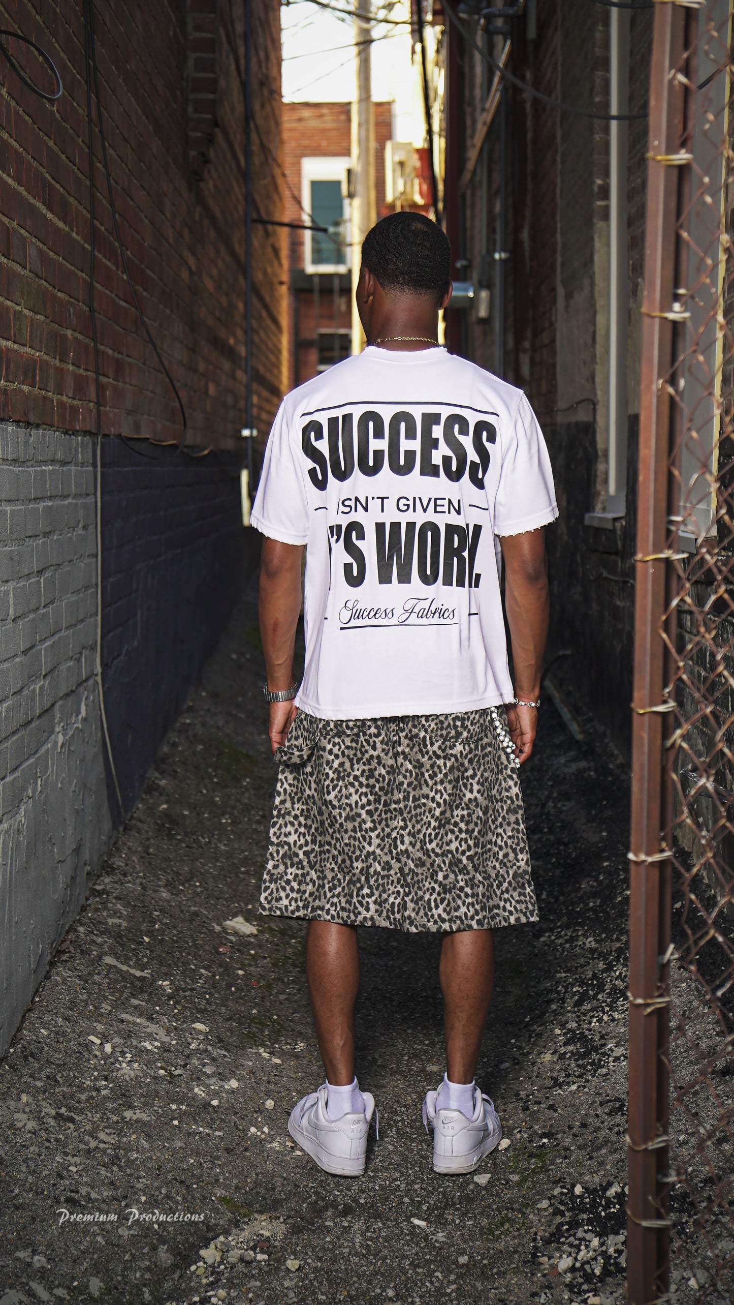 STREETWEAR TEE